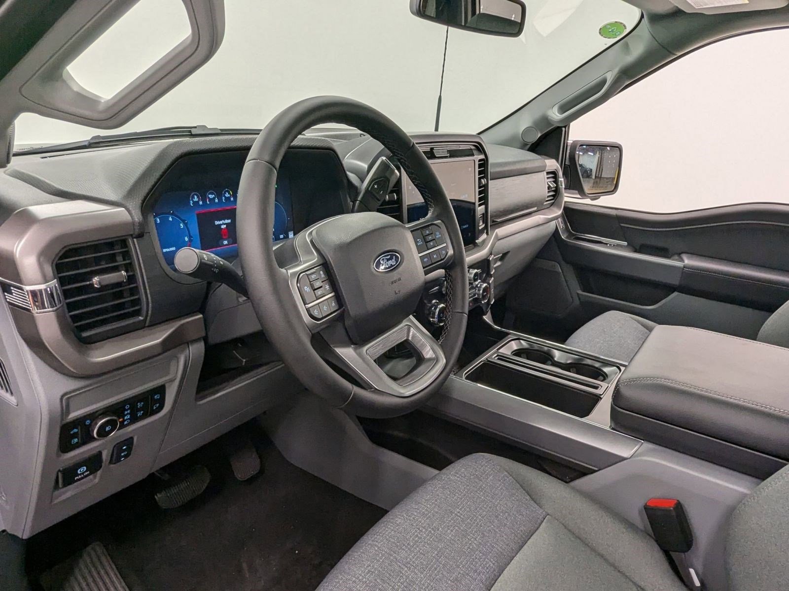 2025 Ford F-150 XLT photo 3