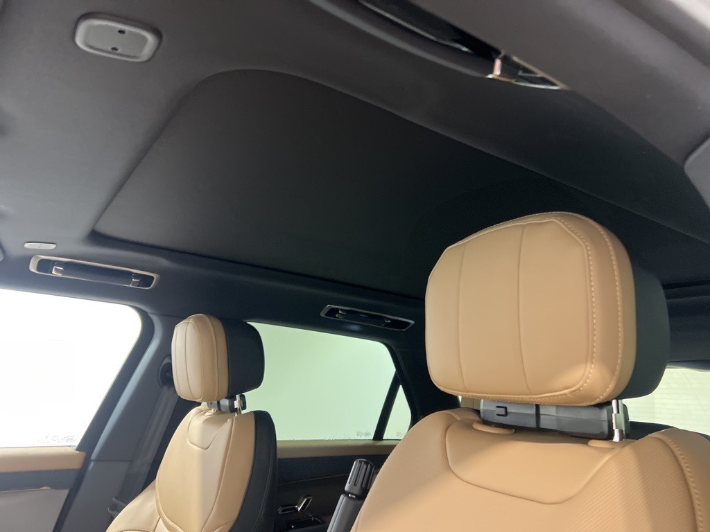 2025 Land Rover Range Rover Sport SE photo 17