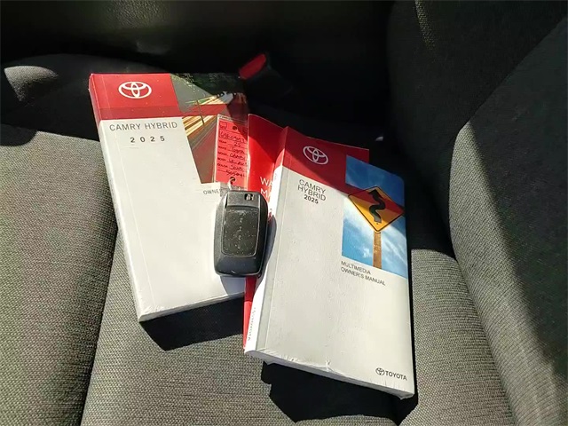 2025 Toyota Camry LE photo 7