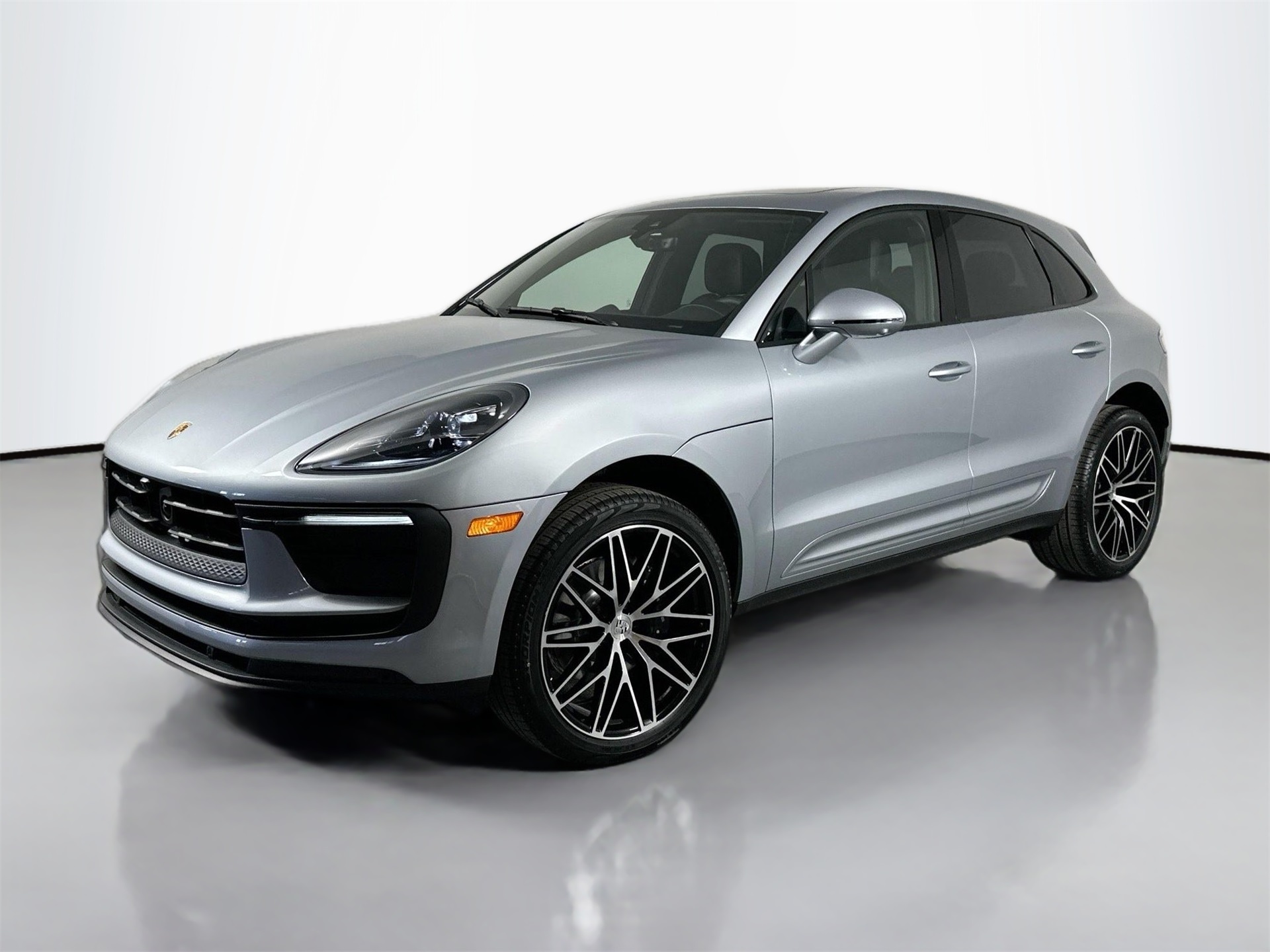 2025 Porsche Macan Base's photo