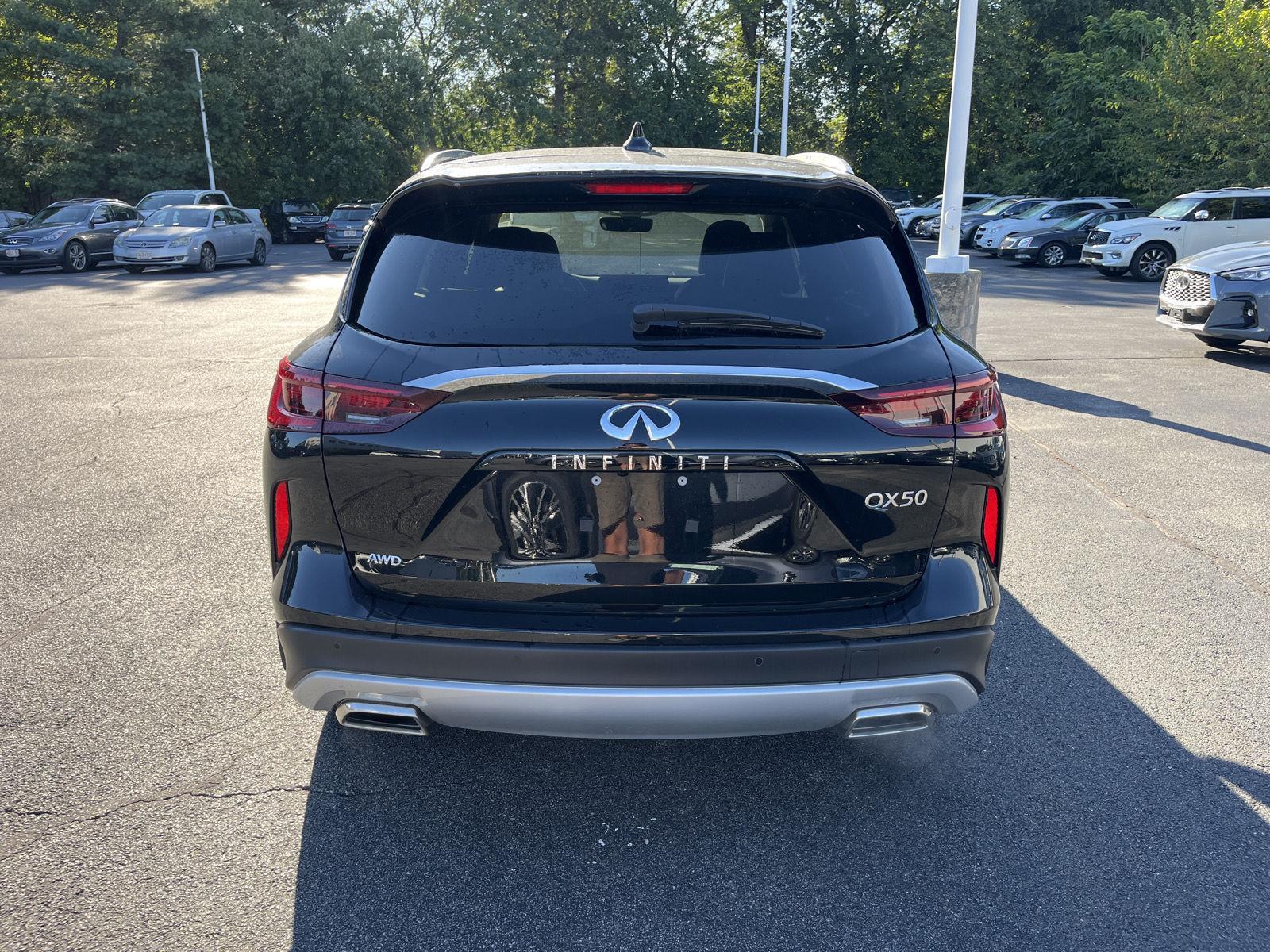 2025 Infiniti QX50 Luxe AWD photo 2