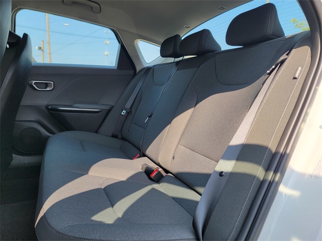 2025 Kia K4 LXS photo 14