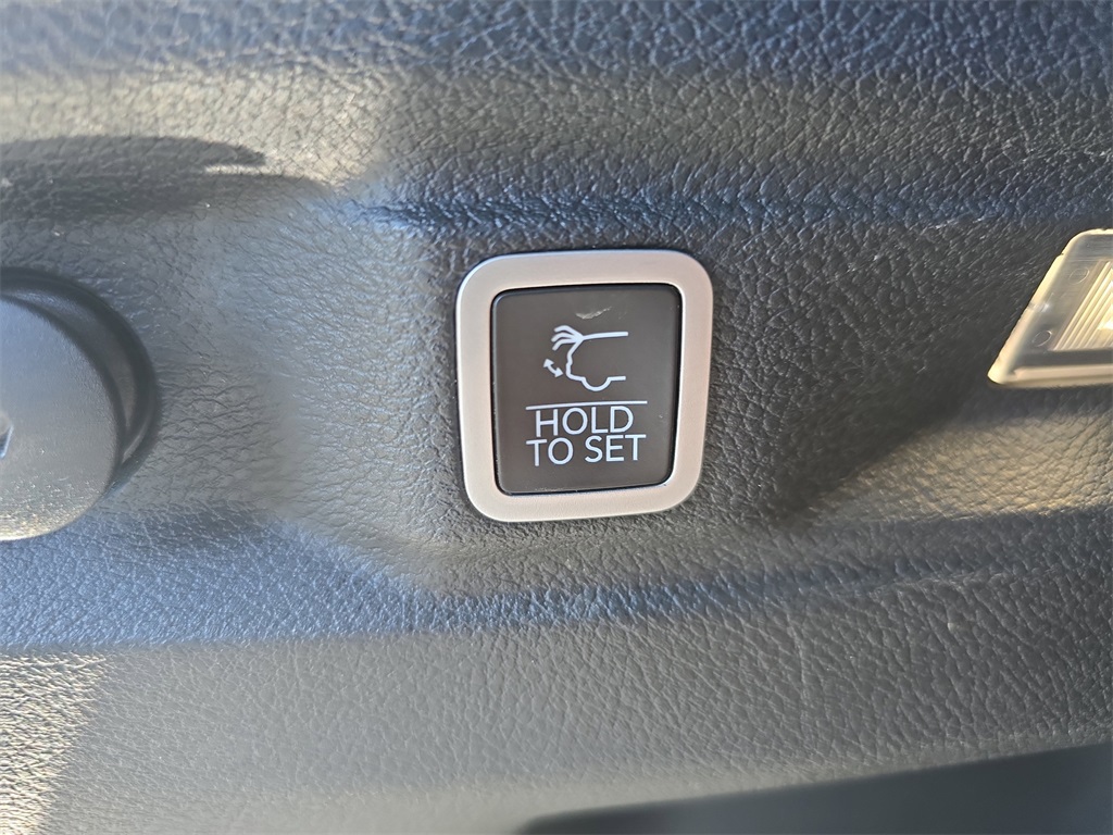 2024 Jeep Grand Cherokee Altitude photo 13
