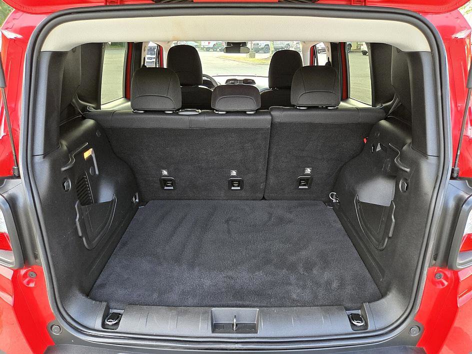 2020 Jeep Renegade Latitude photo 15