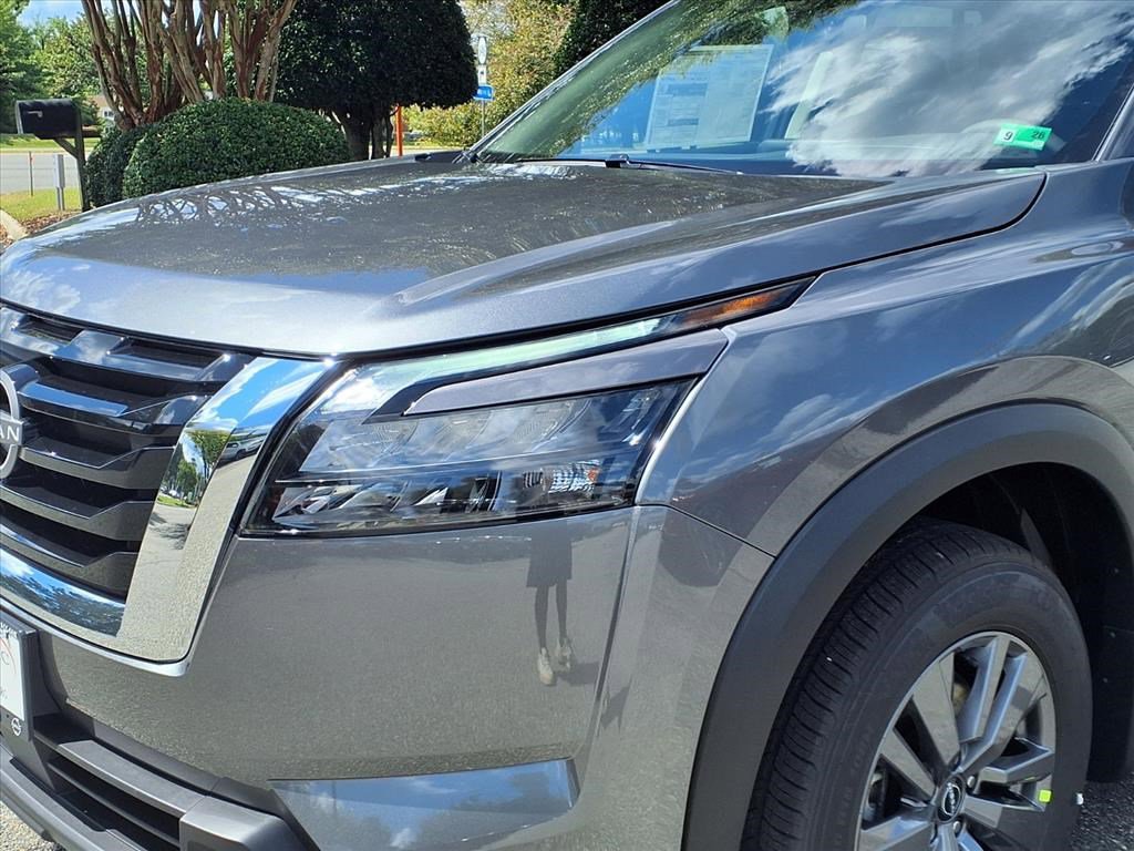 2025 Nissan Pathfinder SV photo 3