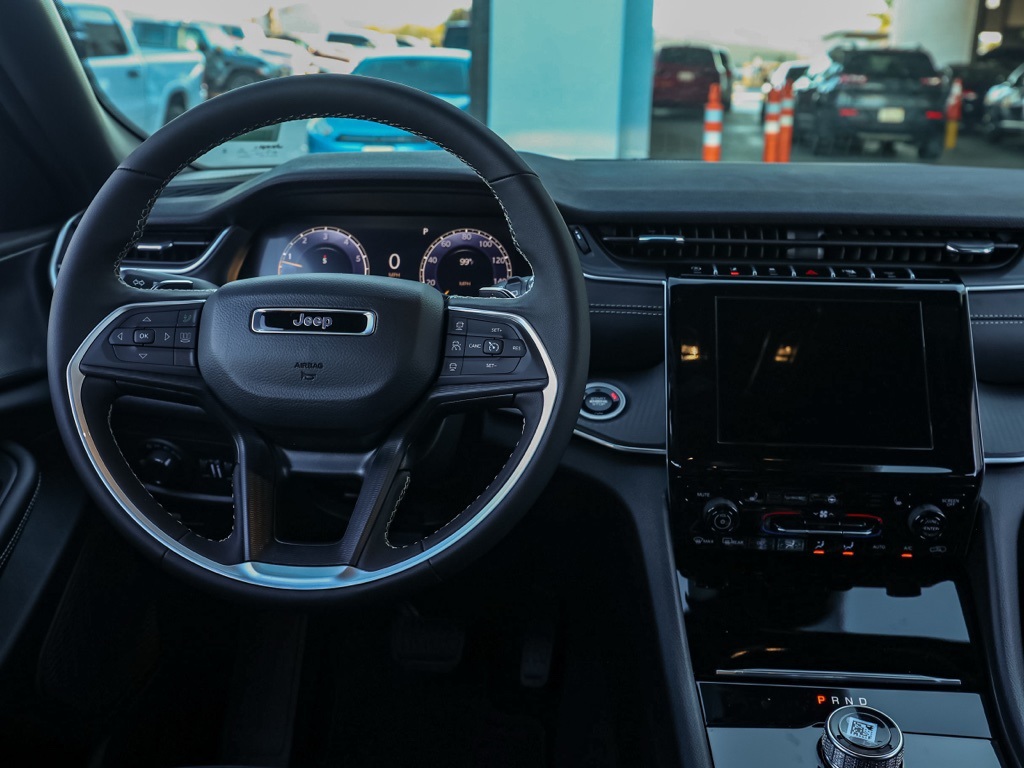 New 2025 Velvet Red Pearl-Coat Exterior Paint Jeep Altitude X image 21