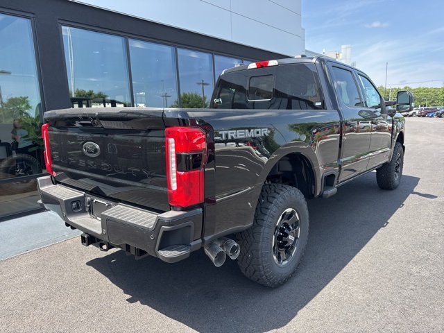 2025 Ford F-250 Lariat photo 2