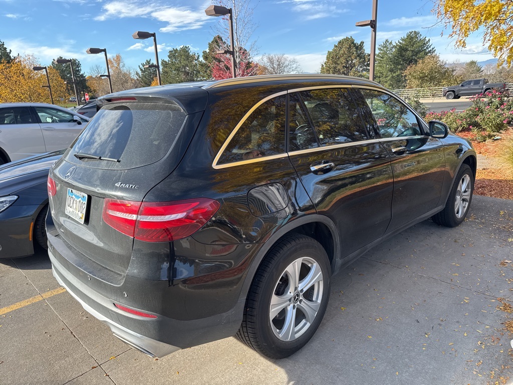 2017 Mercedes Benz GLC 300 4MATIC photo 3