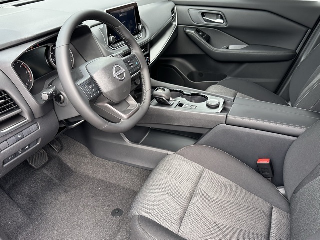 2025 Nissan Rogue SV photo 10