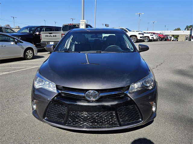 2016 Toyota Camry SE photo 2