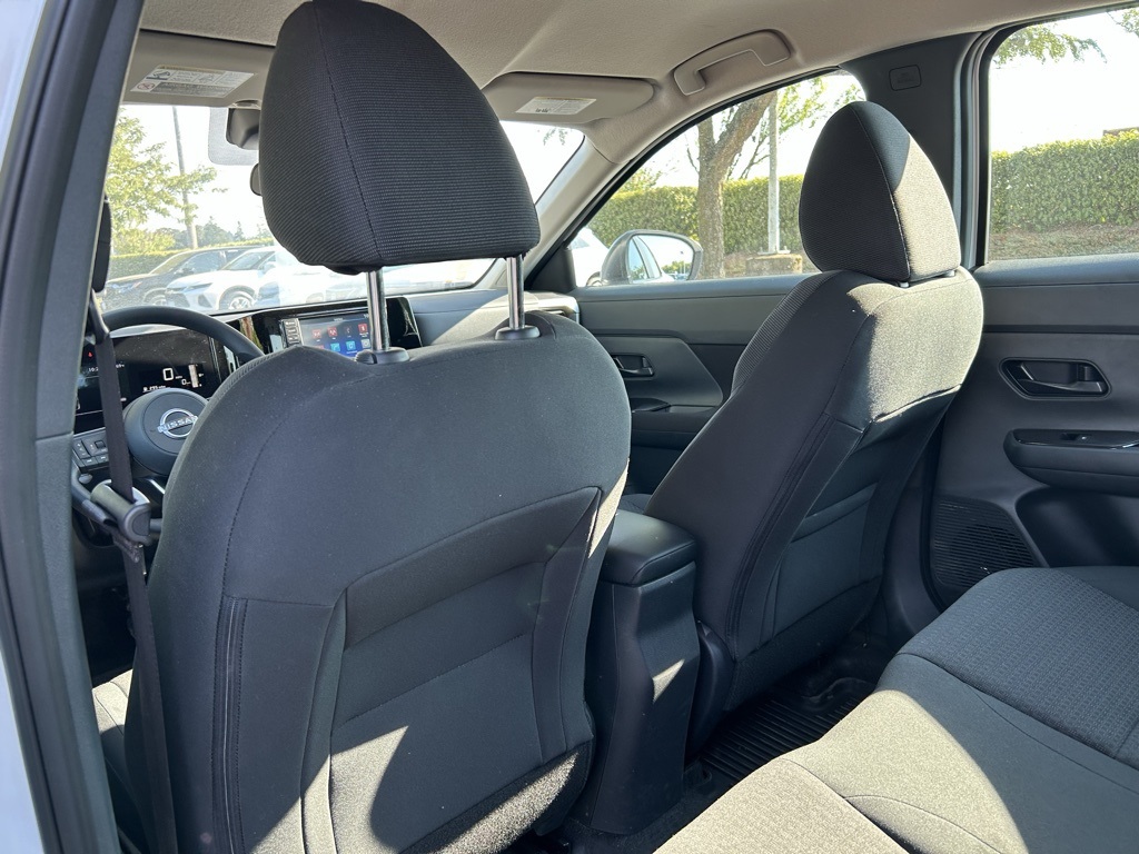 2025 Nissan Kicks S photo 21