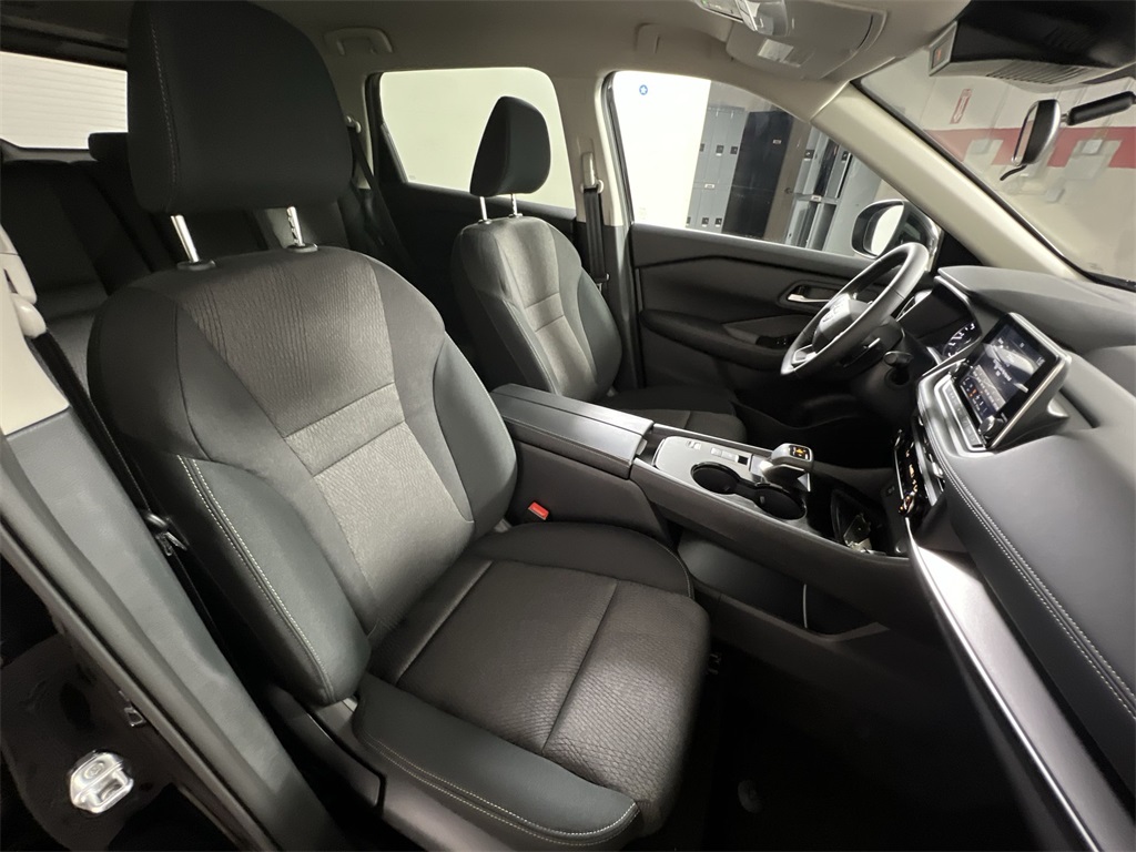 2026 Nissan Rogue SV photo 18