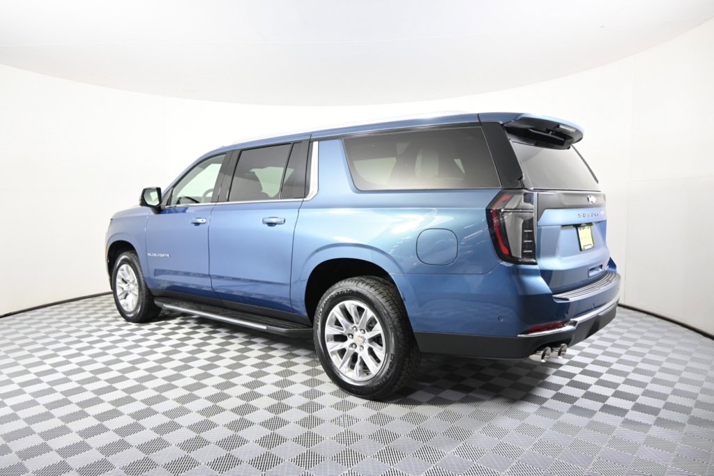 2025 Chevrolet Suburban Premier photo 4