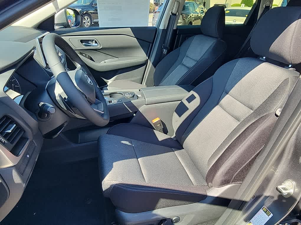 2026 Nissan Rogue SV photo 8