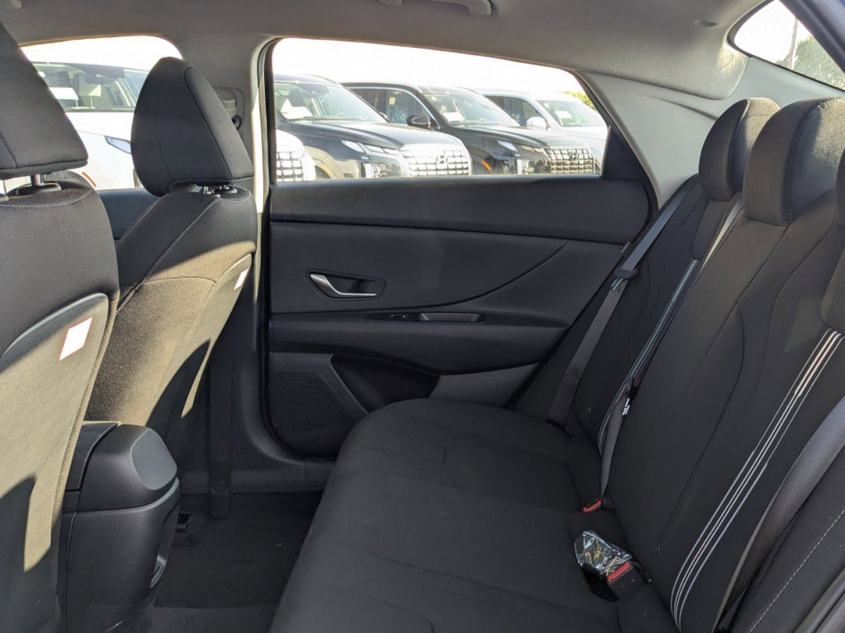2025 Hyundai Elantra Blue SEL Sport photo 12