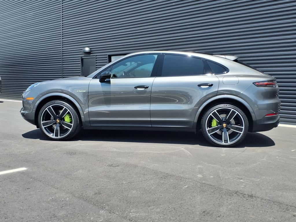 2022 Porsche Cayenne E-Hybrid Coupe photo 2