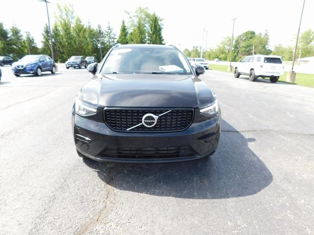 2024 Volvo XC40 Core photo 7