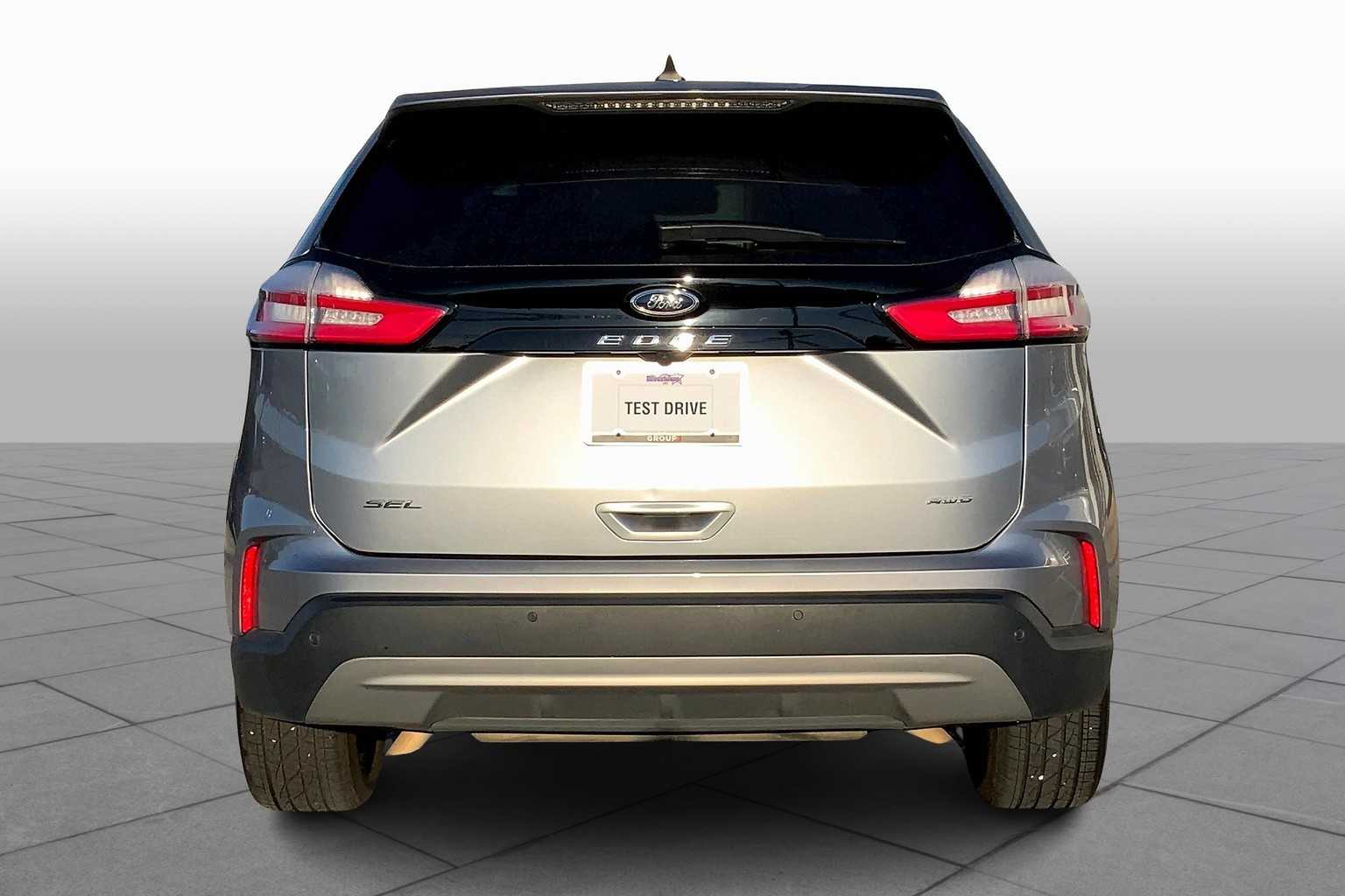 2024 Ford Edge SEL photo 4