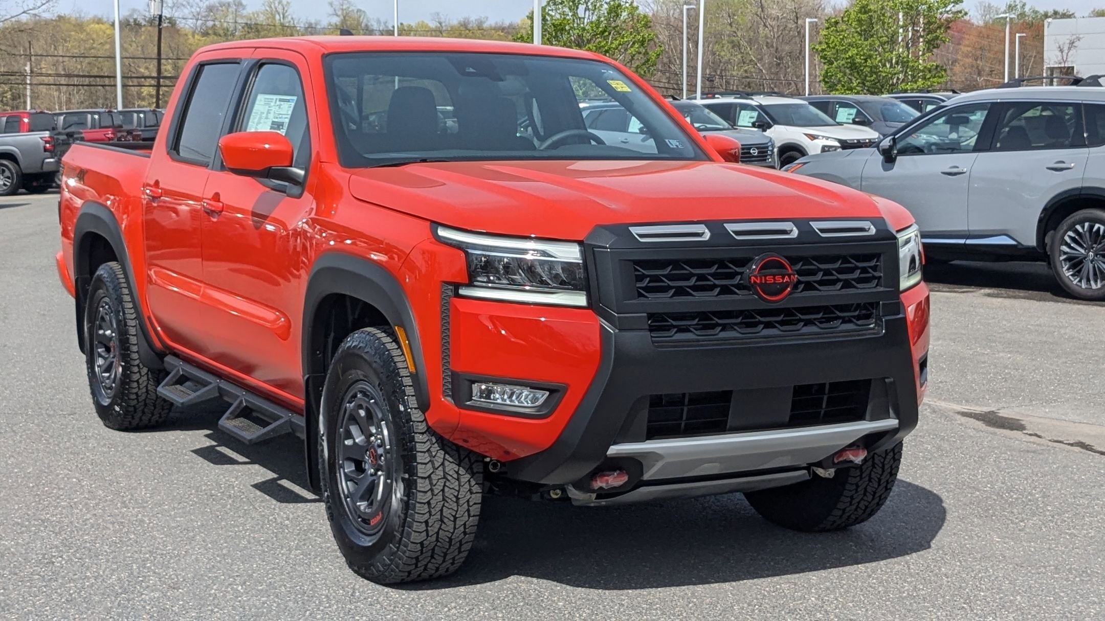 2025 Nissan Frontier PRO-4X photo 3