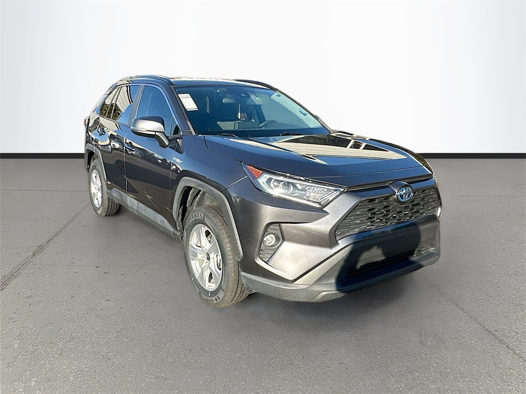 2021 Toyota RAV4 XLE's photo