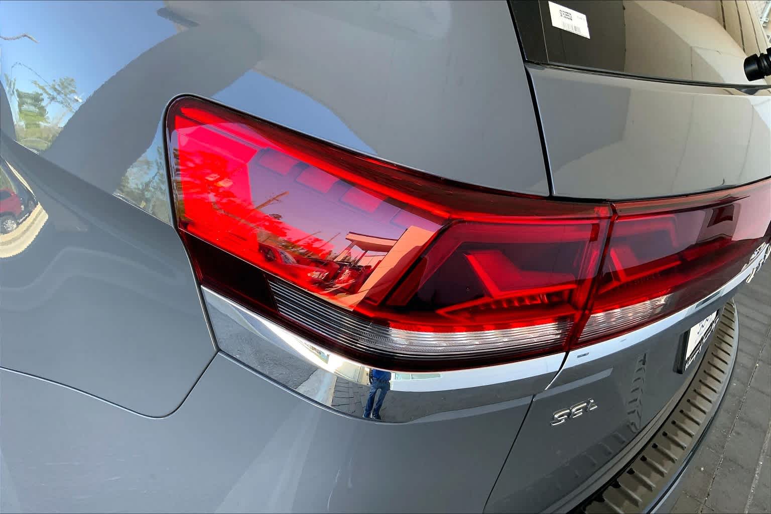 2025 Volkswagen Atlas SEL photo 14
