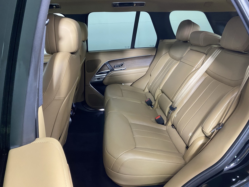 2024 Land Rover Range Rover SE photo 25