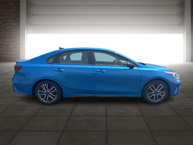 2024 Kia Forte GT-Line photo 2