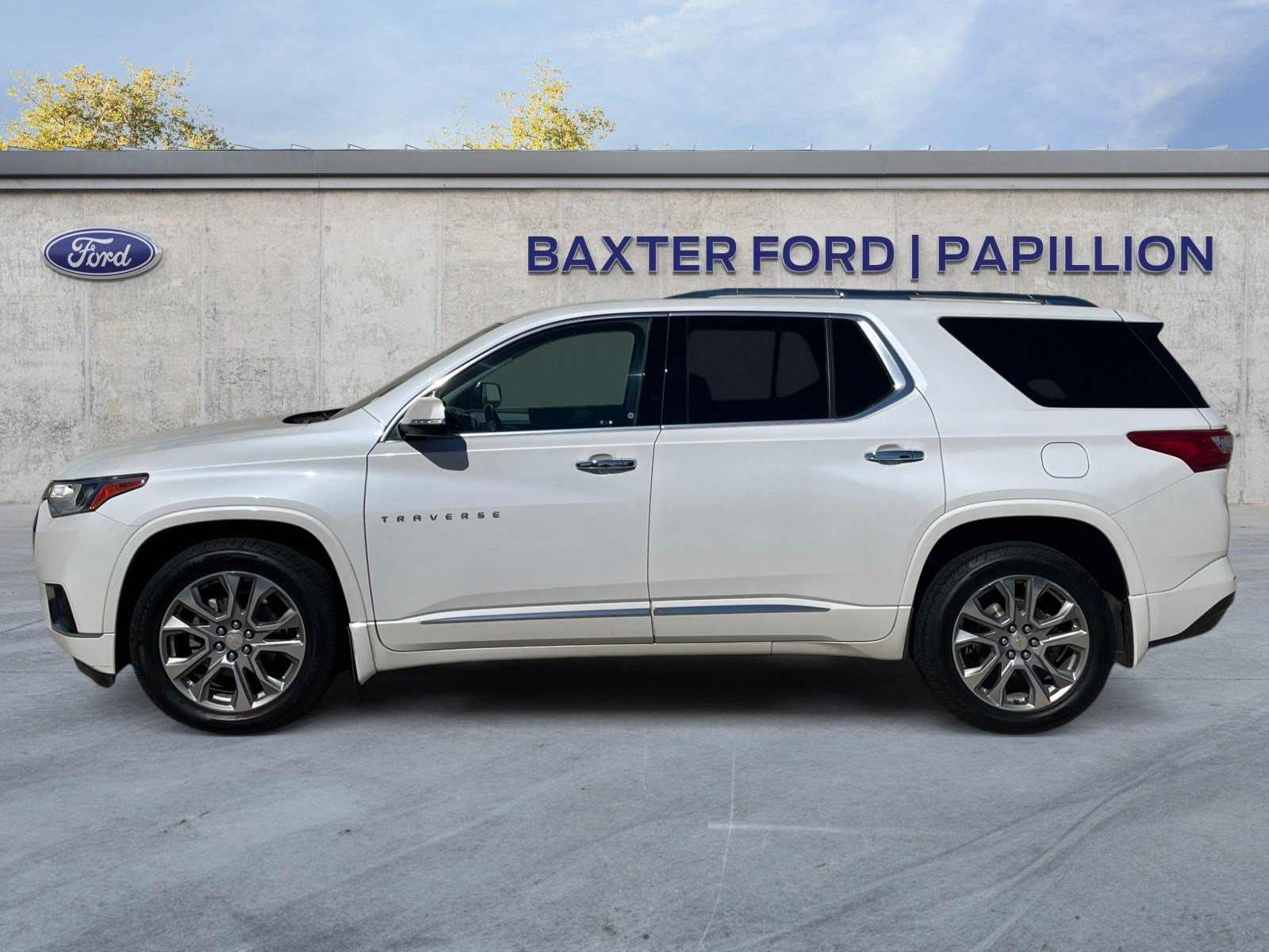 2019 Chevrolet Traverse Premier photo 2
