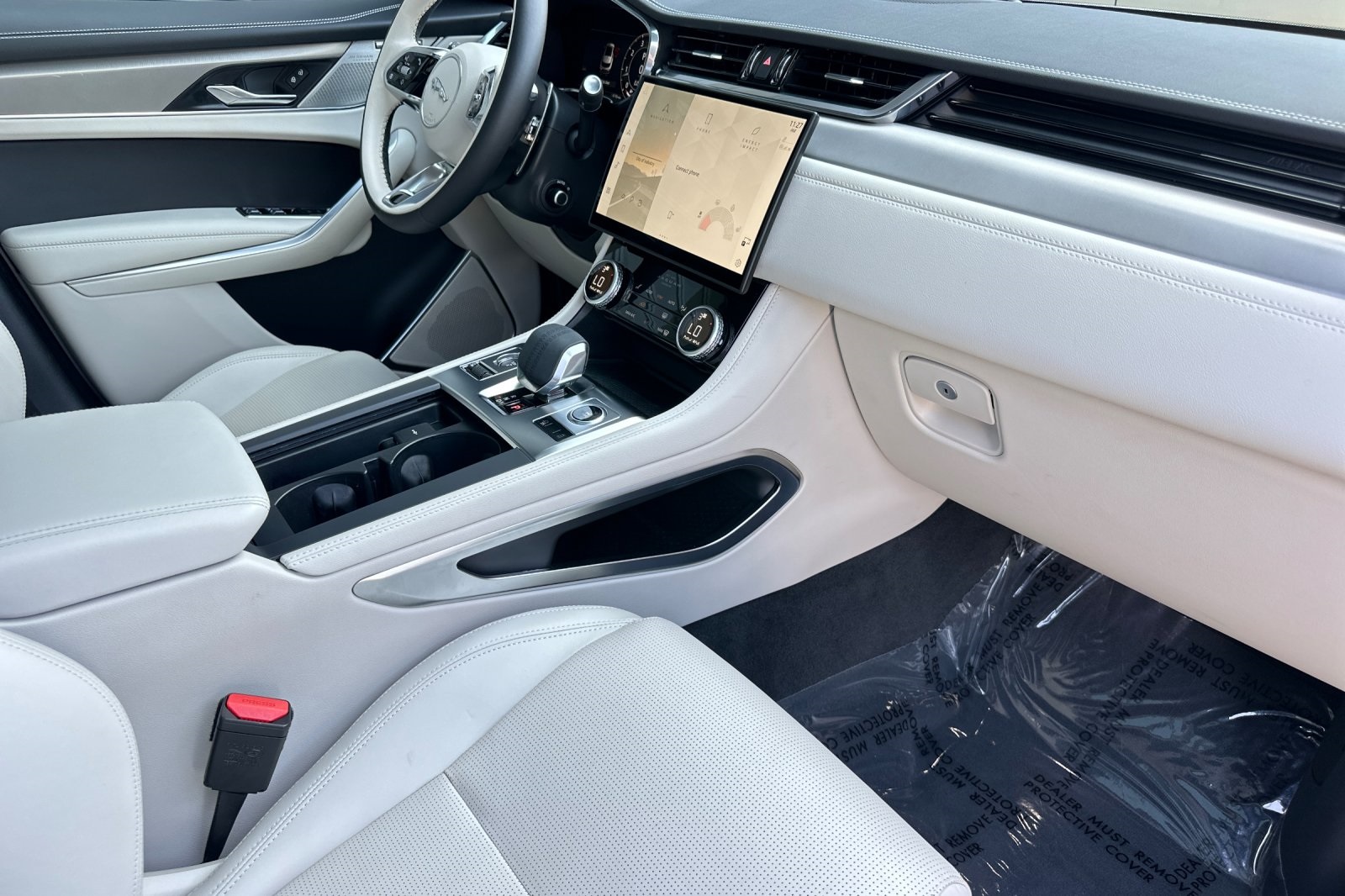 2025 Jaguar F-PACE P250 R-Dynamic S photo 17