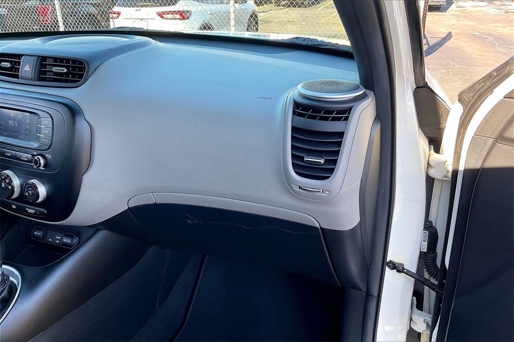 2016 KIA SOUL - Image 12