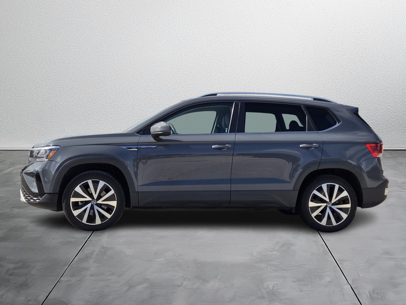 2022 Volkswagen Taos SE photo 2