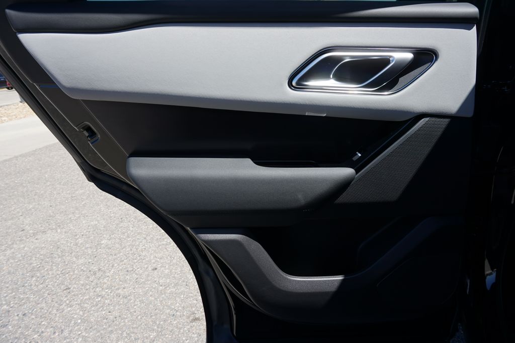2026 Land Rover Range Rover Velar SE photo 2
