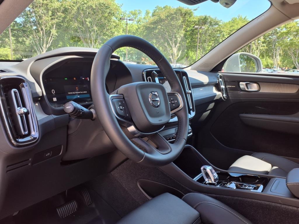 2024 Volvo XC40 Ultimate photo 9