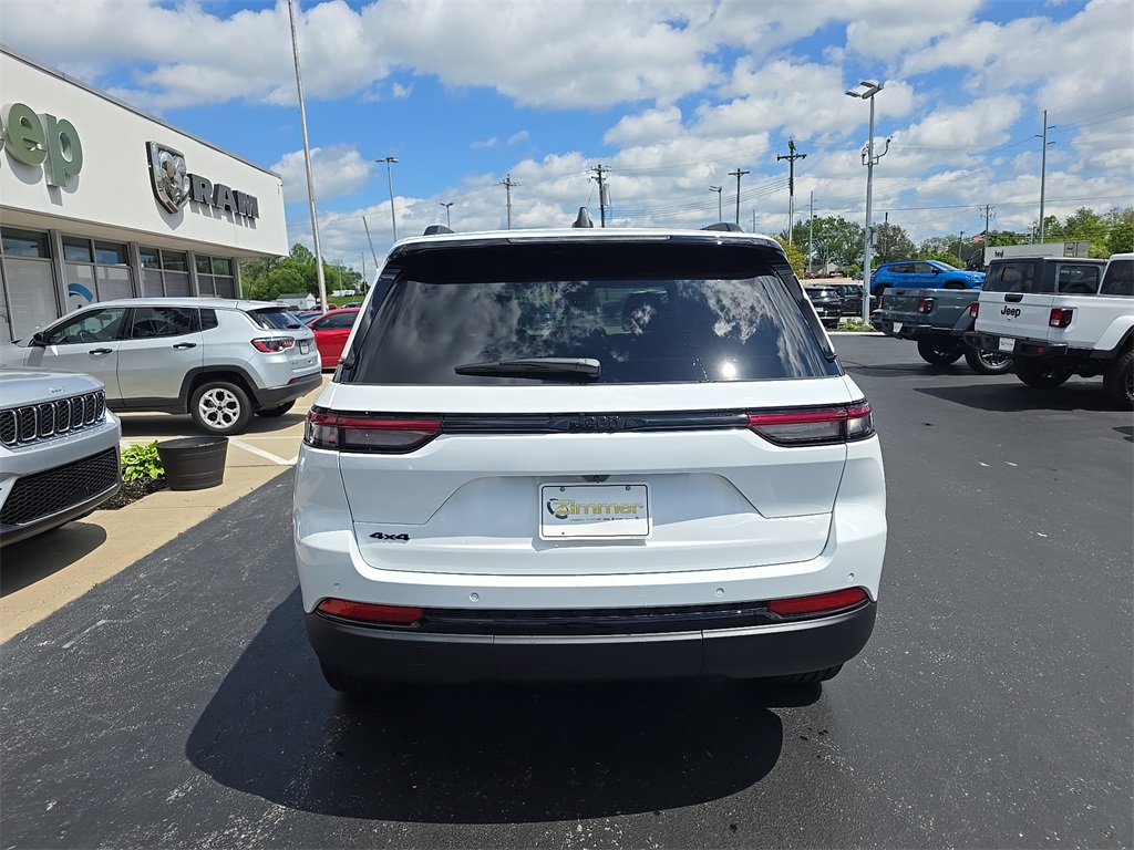 2025 Jeep Grand Cherokee Altitude photo 4