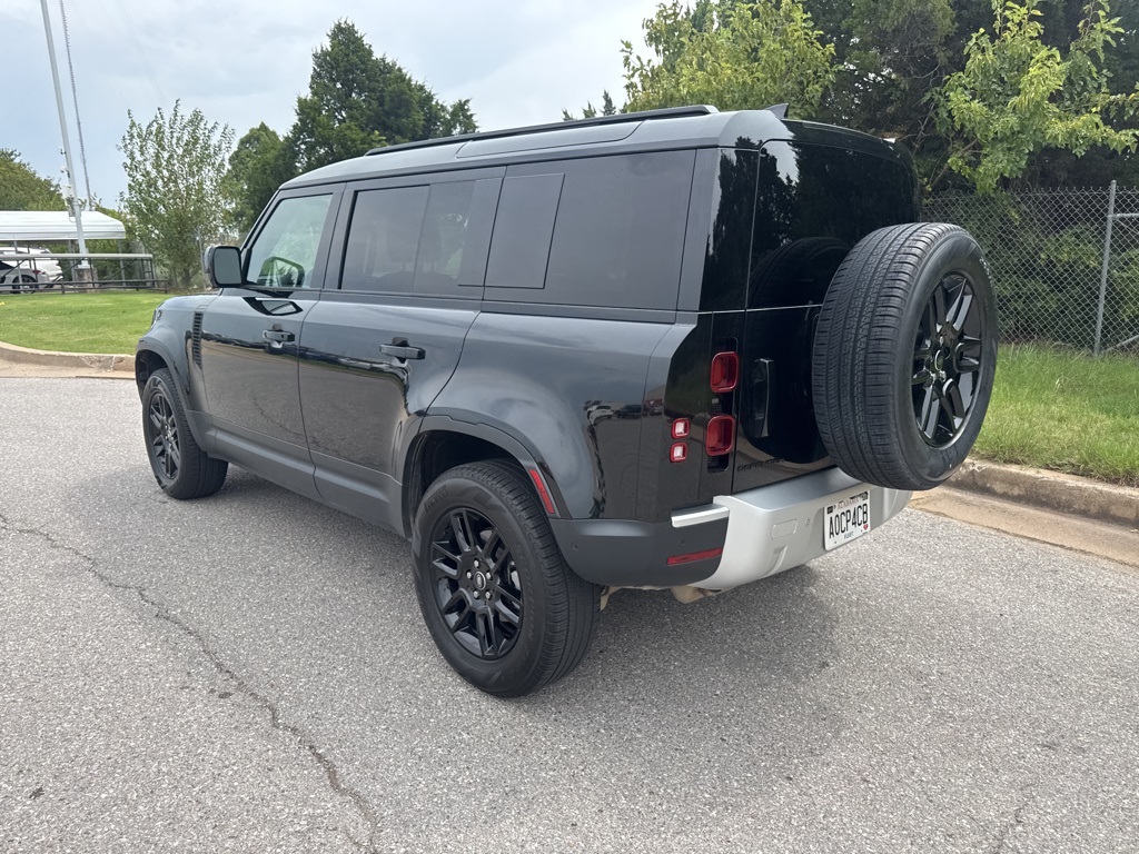 2025 Land Rover Defender 110 S photo 3