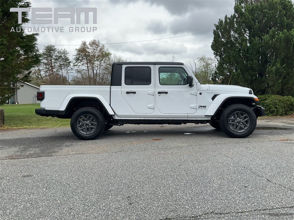 2025 Jeep Gladiator Sport S photo 28