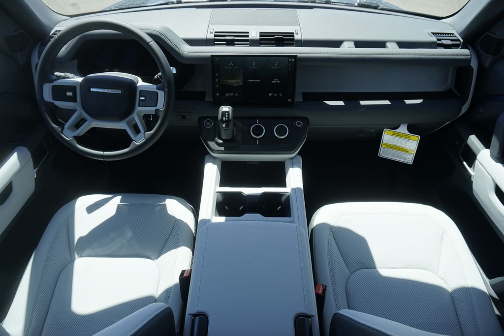 2025 Land Rover Defender 90 X-Dynamic SE photo 9