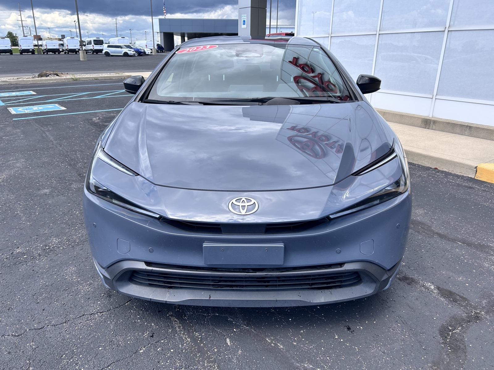 2023 Toyota Prius LE photo 3