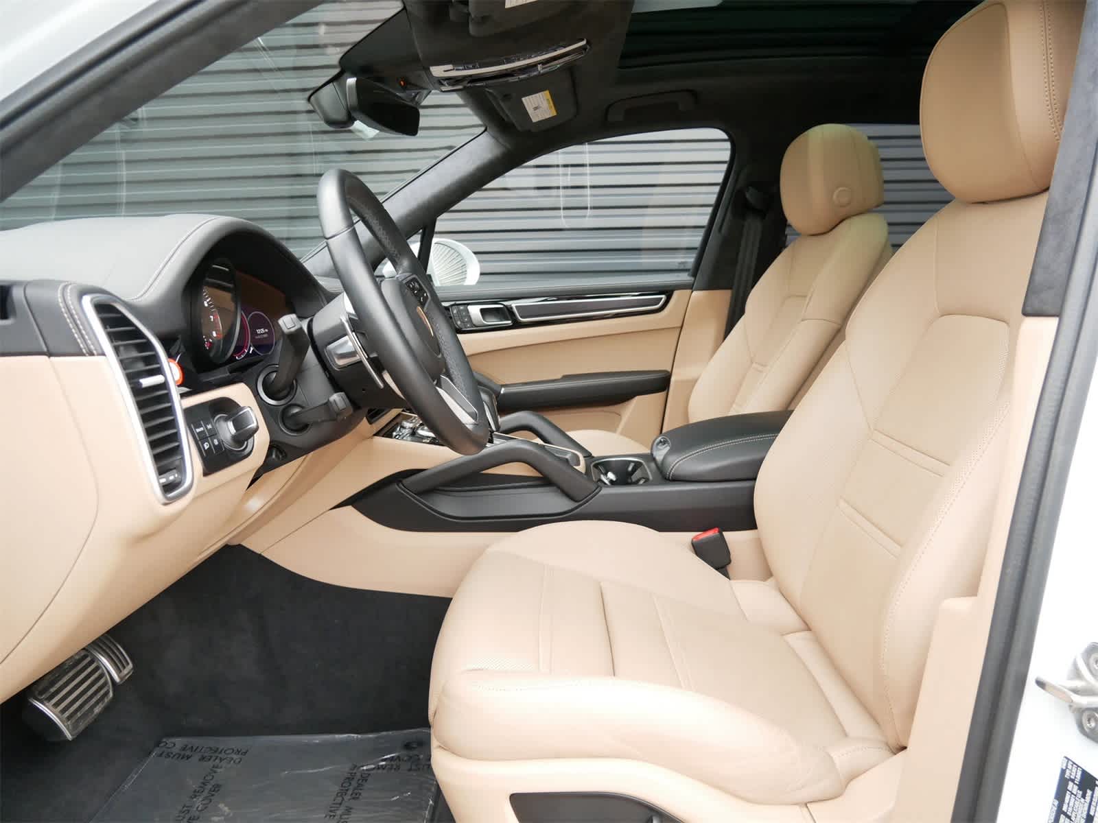 2022 Porsche Cayenne GTS photo 5