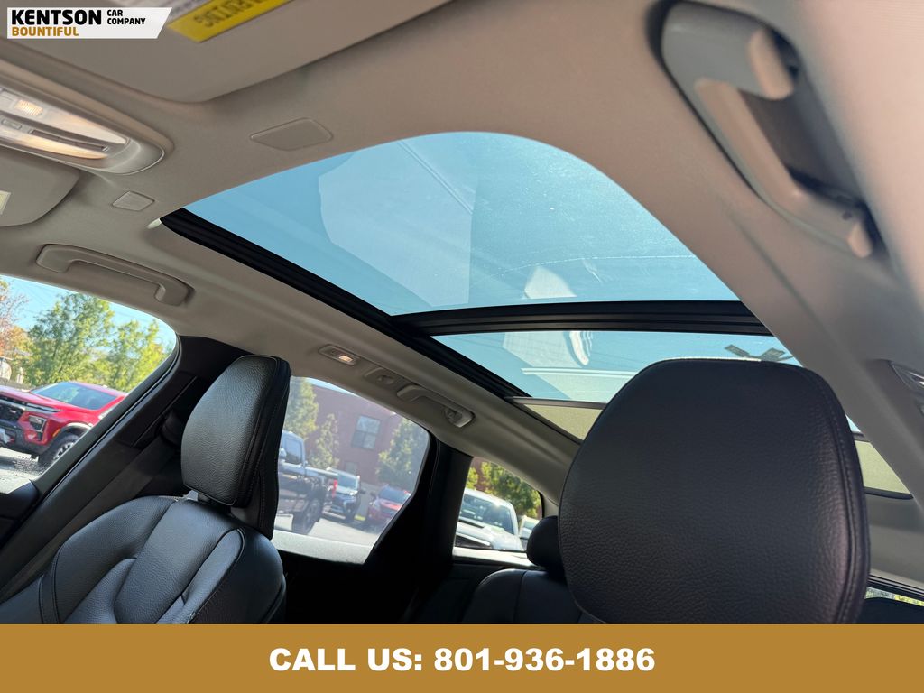 2025 Volvo XC60 B5 Plus photo 26