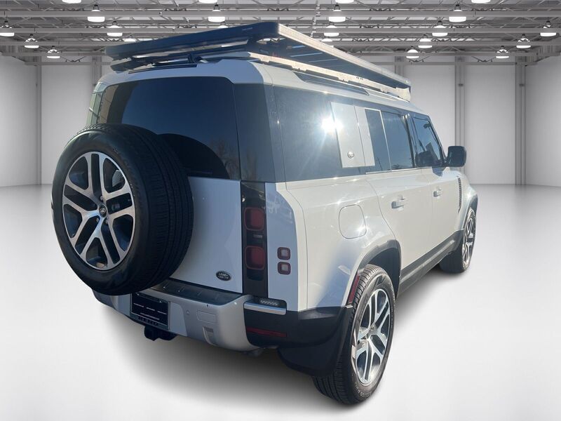 2020 Land Rover Defender 110 HSE photo 3