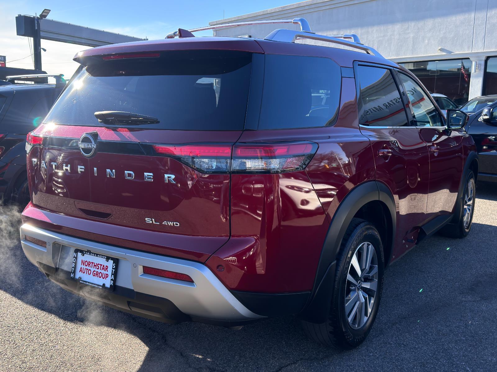 2023 Nissan Pathfinder SL photo 4