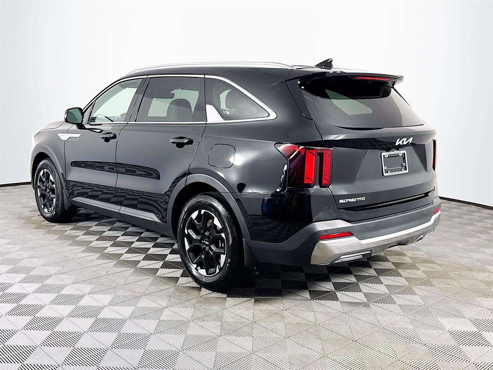 2025 Kia Sorento S photo 2