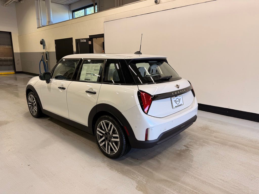 2025 Mini Cooper 4 Door Hardtop Signature photo 3