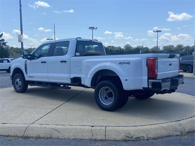 2025 Ford F-350 photo 4