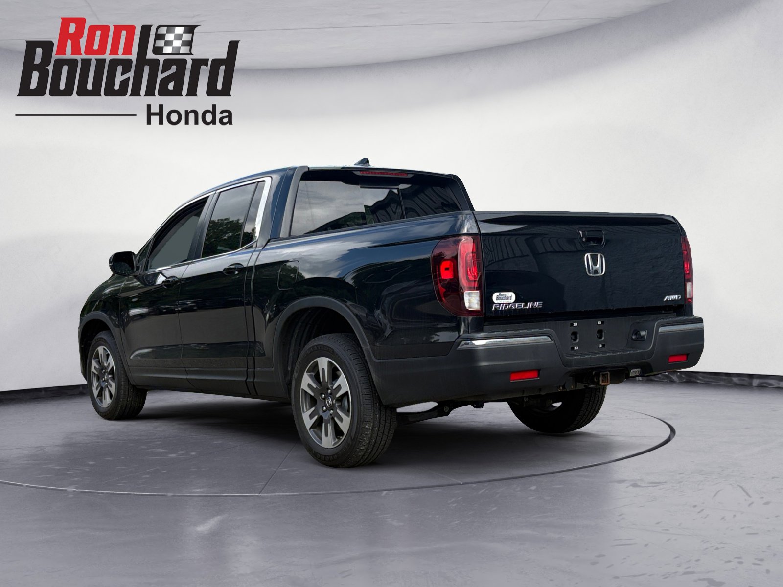 2019 Honda Ridgeline RTL photo 2