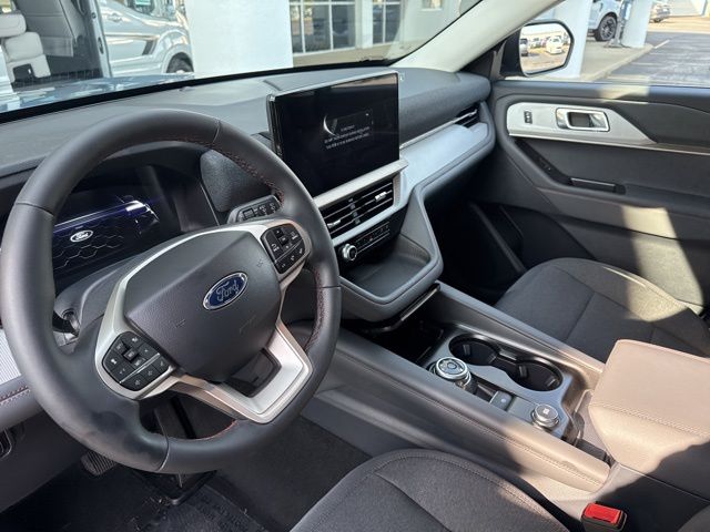 2025 Ford Explorer photo 5