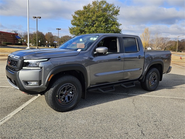 2026 Nissan Frontier PRO-4X photo 2