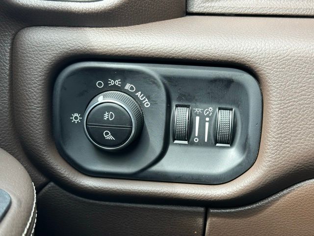 2025 Ram 2500 Laramie photo 17