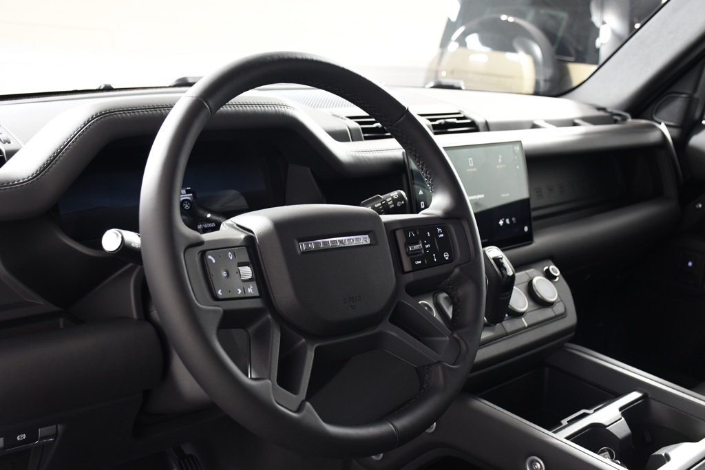 2025 Land Rover Defender 110 S photo 12